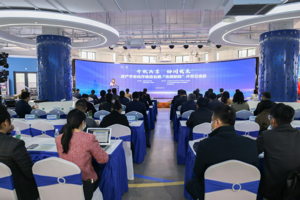 1活动现场.jpg 1活动现场.jpg