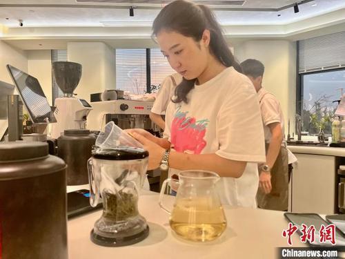 海归青年河南创业 “中茶西做”打造“年轻派”茶空间.jpeg
