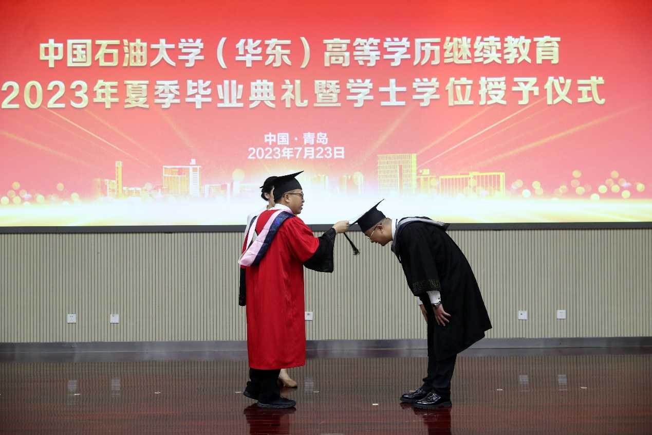举行学历继续教育.jpg