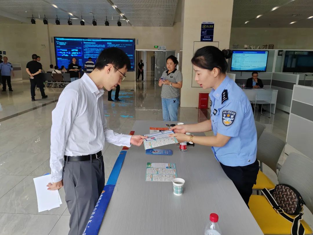 1693464798922543.jpg 【夏季行动·平安守护】白云公安持续加大“三最”宣传力度,推动高校毕业生就业创业!1.jpg