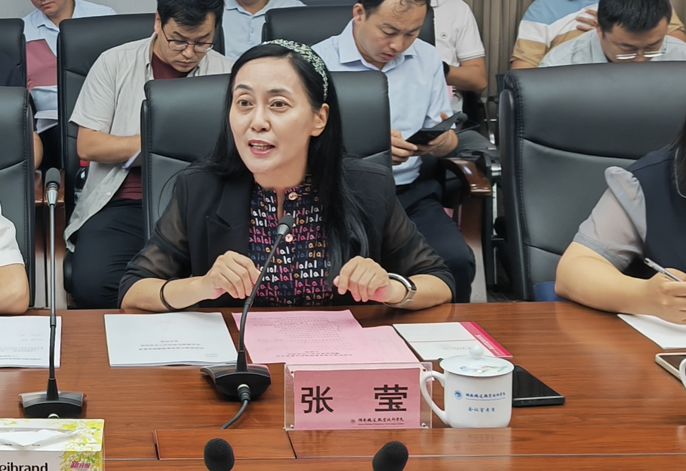 先进轨道交通装备领域职业教育专业课程改革试点工作研讨推进会在湖南铁道召开2.png