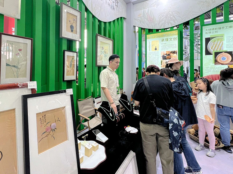 走出云南 走向世界｜云南经济管理学院大学生孵化创业项目参加第四届中国—蒙古国博览会3.jpg