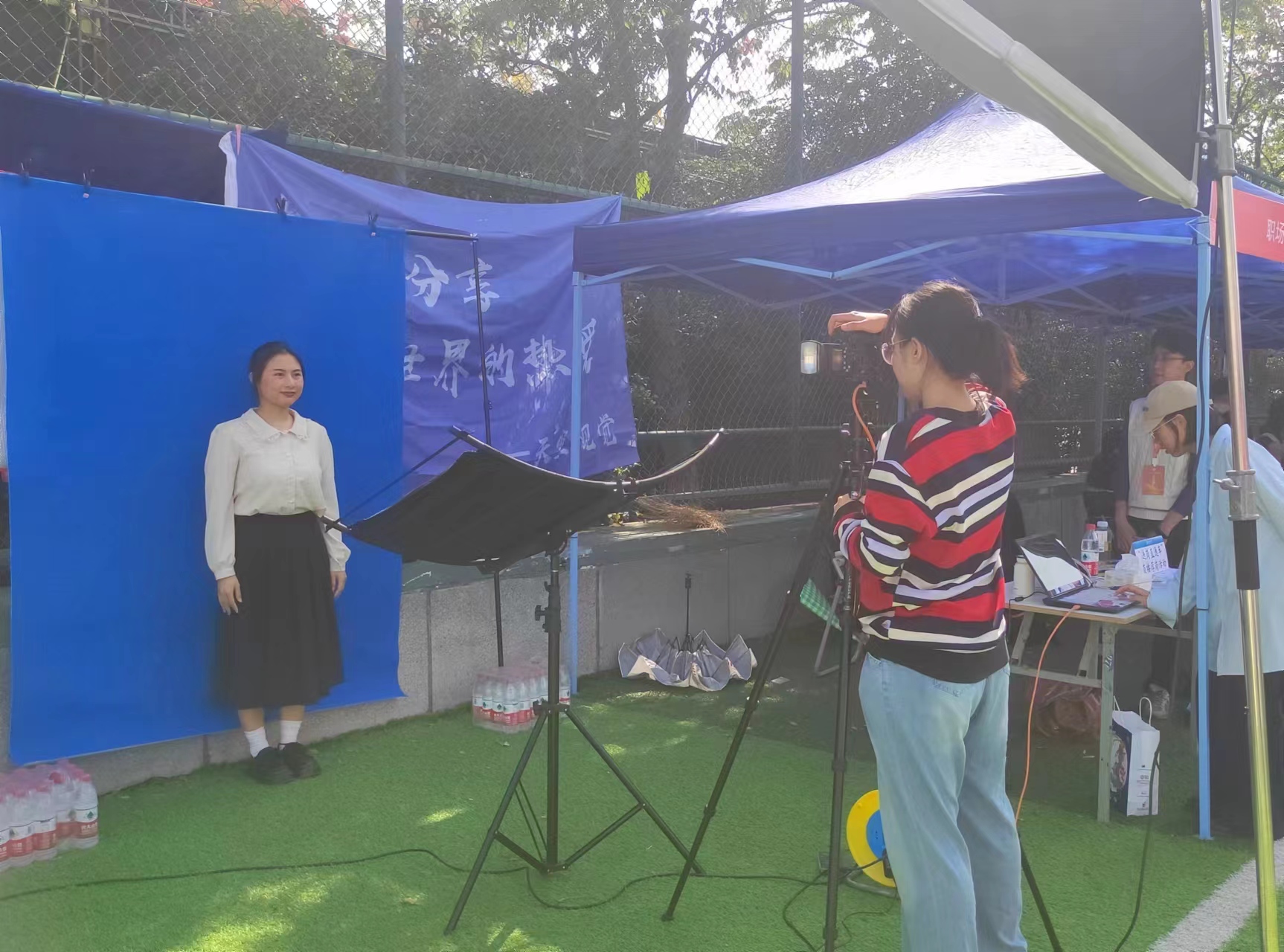 1697769735983611.jpg 各地组团招才引才,高校就业大课堂为毕业生提供暖心求职锦囊5.jpg