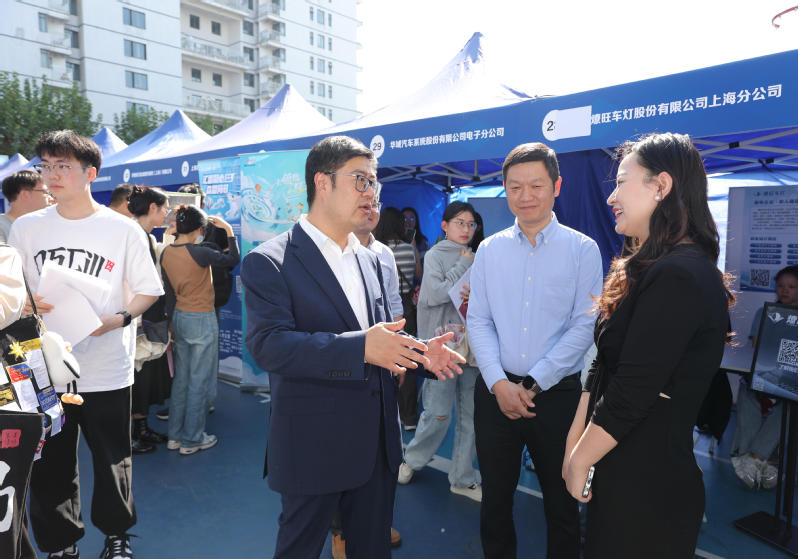 华东理工大学举办2024届毕业生秋季线下招聘会1.jpg