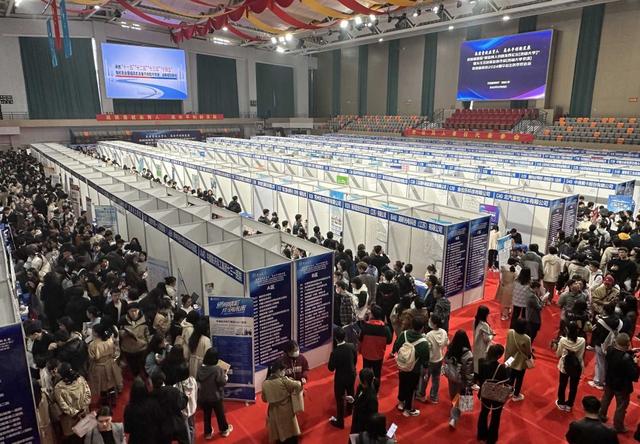吉林省高校2024届毕业生秋季双选会举行.jpeg