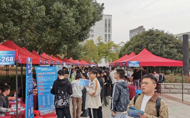 安徽省住房城乡建设行业高校毕业生专场招聘会在安建大举行1.jpeg