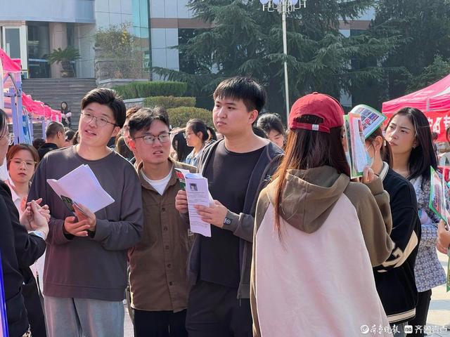 山东财经大学东方学院举办2024届毕业生校园招聘会7.jpeg