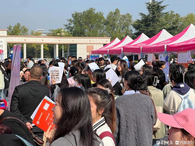 山东财经大学东方学院举办2024届毕业生校园招聘会6.jpeg