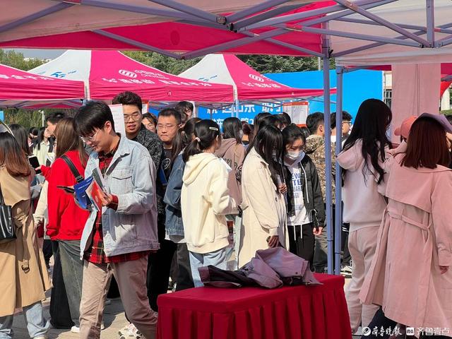 山东财经大学东方学院举办2024届毕业生校园招聘会4.jpeg