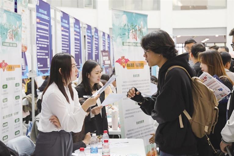 兰州大学2024届毕业生秋季综合双选会举办.jpg