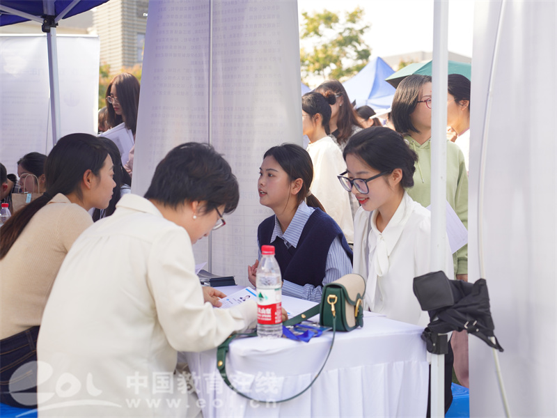 浙外2024届毕业生秋季就业见习招聘会：搭建双向奔赴平台 助力毕业生高质量就业4.jpg