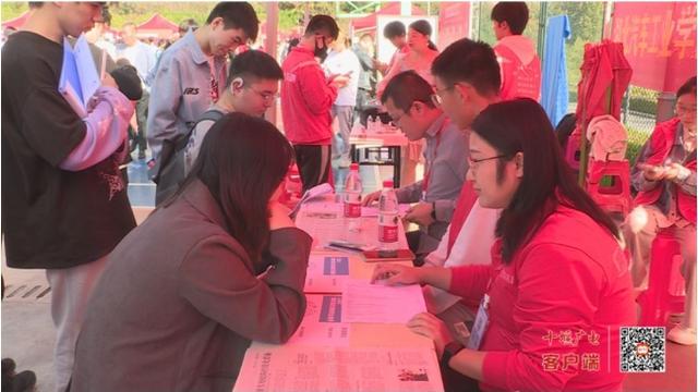 与“东风汽车”是一家人！湖北汽车工业学院，招聘会现场超火热！1.jpeg