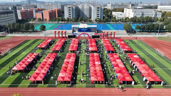 才聚荆楚 技创未来：武汉高职七校2024届毕业生秋季首场校园招聘会在湖北水利水电职业技术学院成功举行1.png