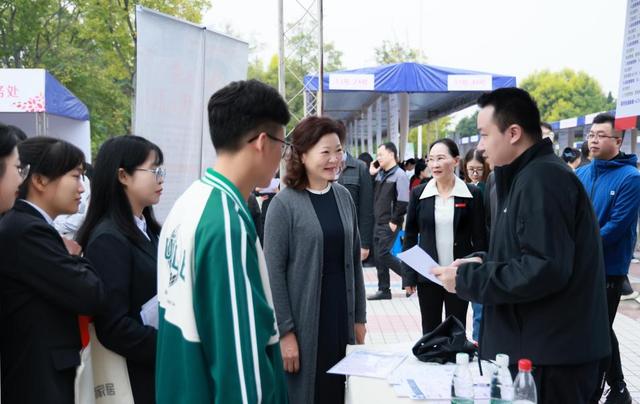 成都文理学院举办“丰硕金秋”2023年现场招聘会2.jpeg
