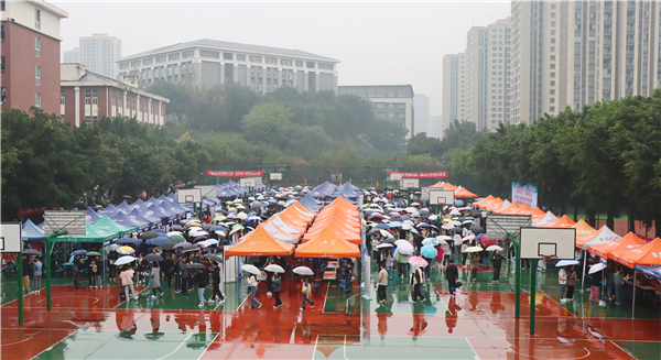 9000余个岗位上线！重庆能源职业学院举办2024届毕业生双选会.jpg