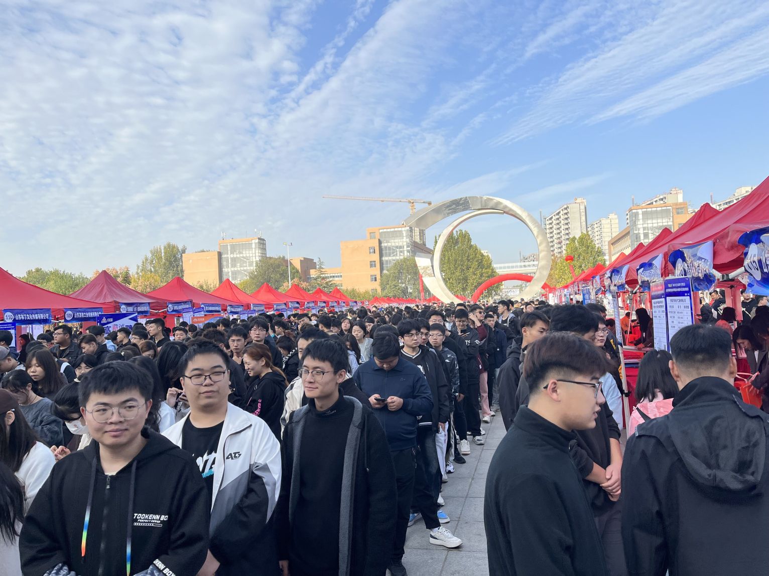 山东劳动职业技术学院举办“就选山东”2024届毕业生校园招聘会.jpg