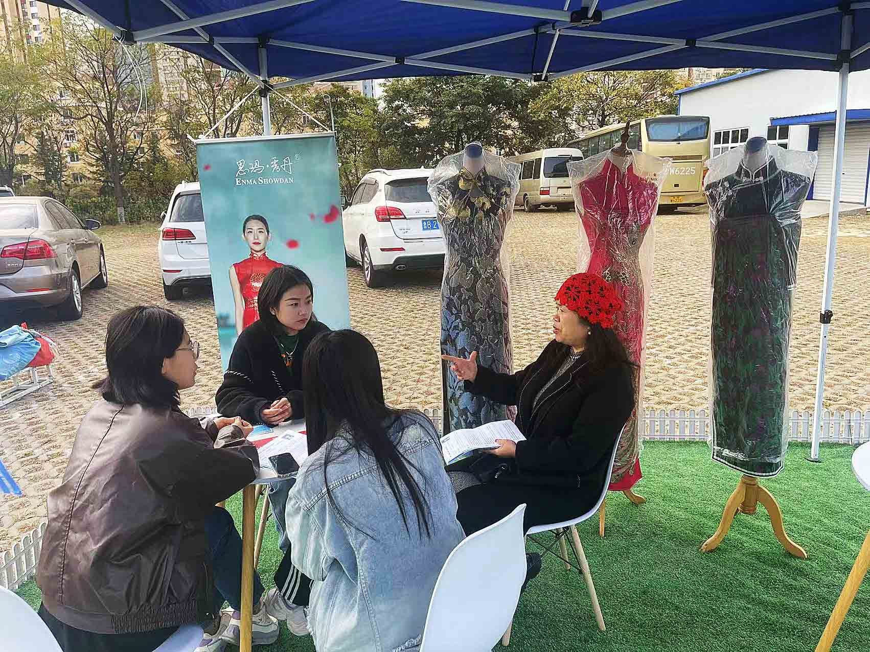 招才引智进高校！市南区—青岛大学专场“融合”招聘会举行3.jpg
