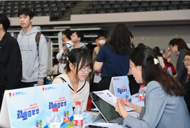 为大学生就业搭建“云端桥梁” “青柠实践高校行”走进南京理工大学2.png