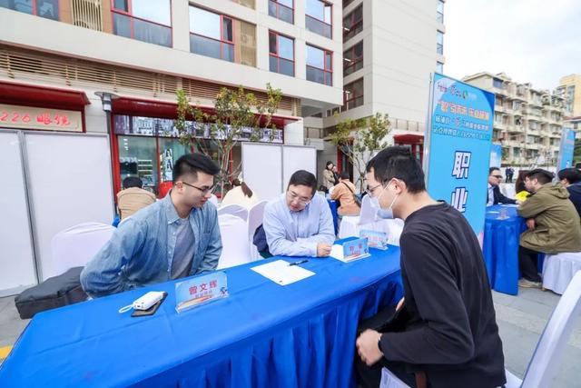 1699598547958465.jpeg 打造15分钟就业服务圈,将就业服务送到家门口4.jpeg