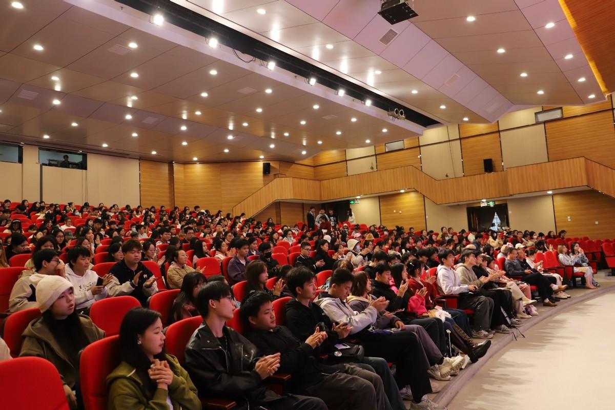江西师范大学国际教育学院举办校友说——就业创业专题访谈1.jpg