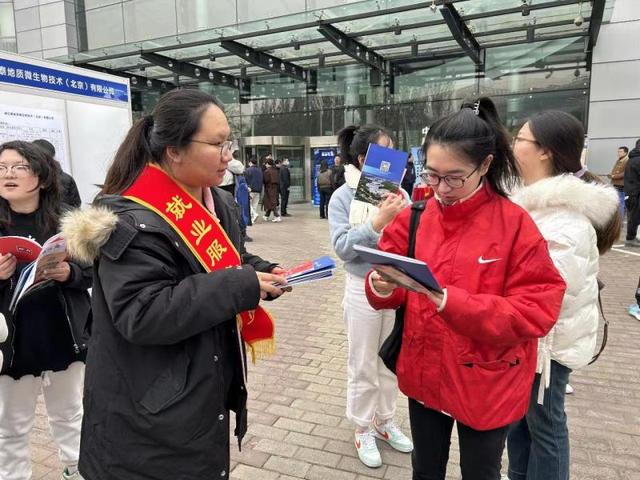 昌平举办第五届“英才聚昌”驻昌高校·生命谷专场招聘会3.jpeg