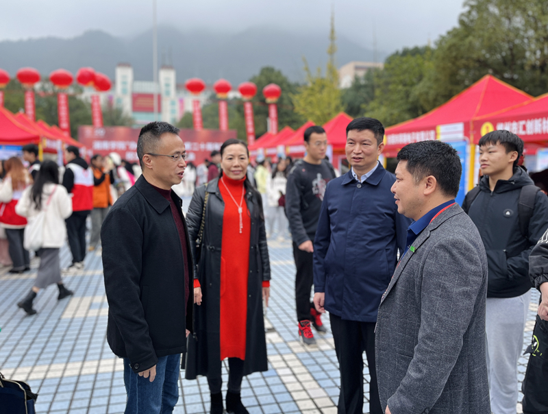 湘南学院成功举办“办学百年 本科教育二十周年”校友企业专场招聘会3.png