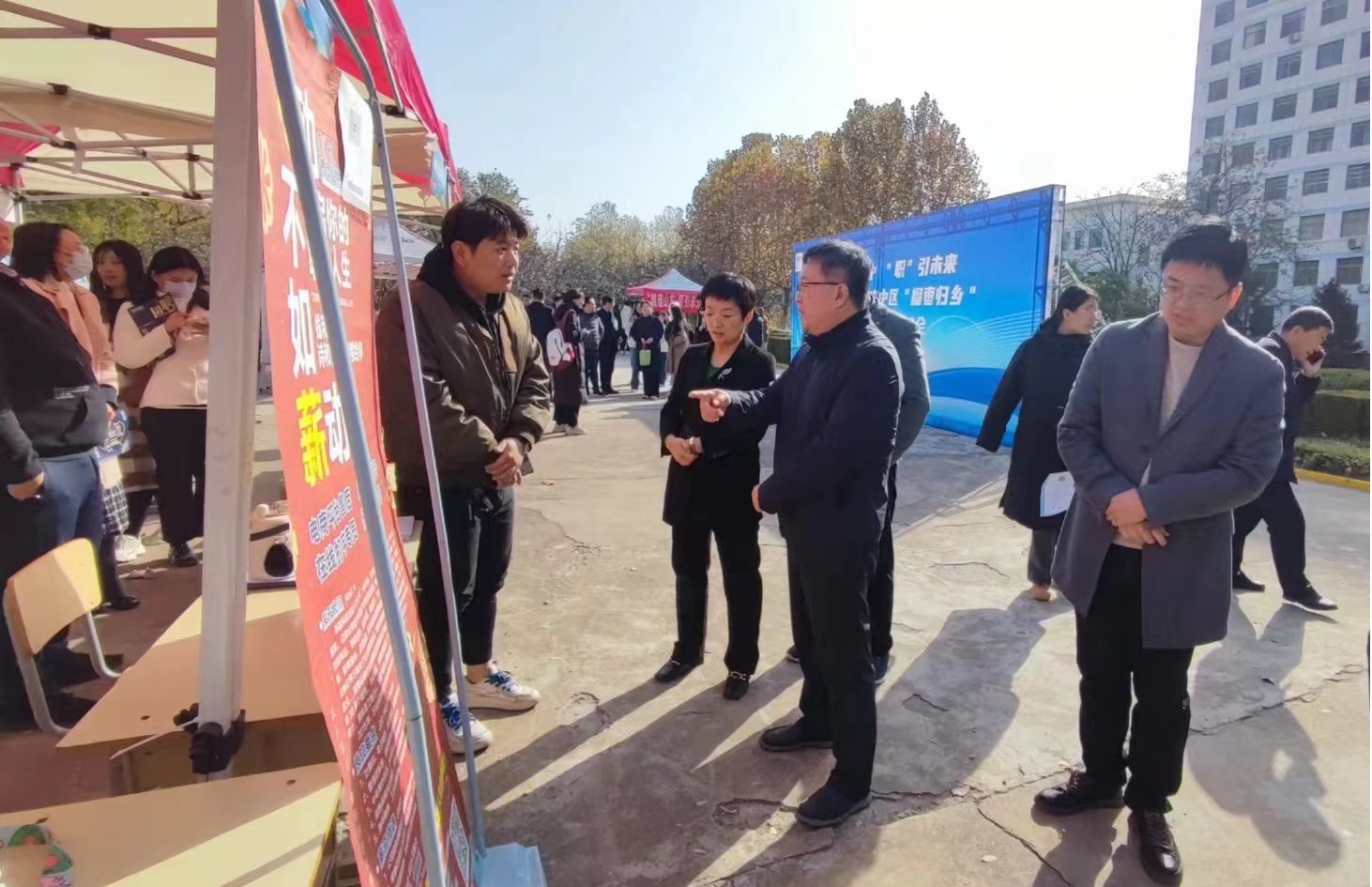 “榴枣归乡＂枣庄学院首场招聘会举行1.jpg