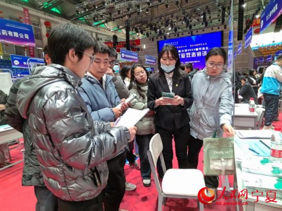 提供就业岗位2369个 宁夏医科大学举办2024届毕业生秋季就业双选洽谈会2.jpg