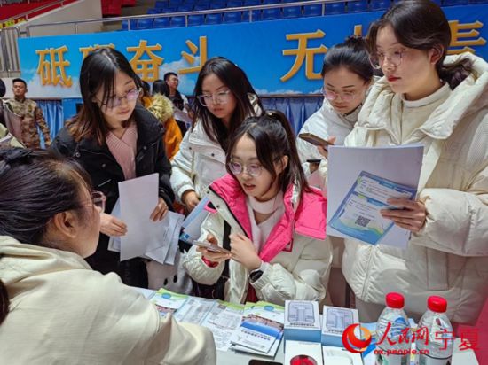 提供就业岗位2369个 宁夏医科大学举办2024届毕业生秋季就业双选洽谈会.jpg