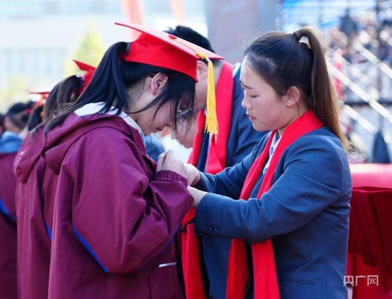 孟州市第一高级中学举行18岁成人礼暨2024年高考200天动员大会2.jpg