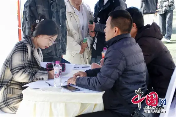 抢抓秋招关键期！贵州黔南科技学院举办2024届毕业生秋季专场招聘会3.jpg