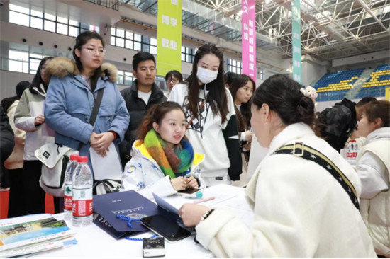 2024届陕西省普通高校学前教育类毕业生联盟招聘会在西安交通工程学院成功举办7.jpg