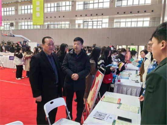 2024届陕西省普通高校学前教育类毕业生联盟招聘会在西安交通工程学院成功举办6.jpg