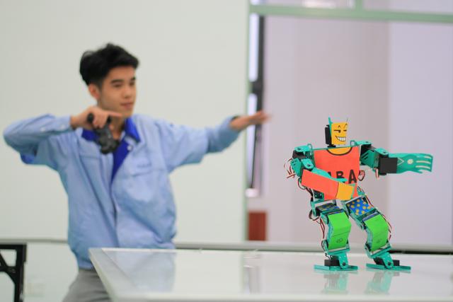 深圳技师学院为技能型社会建设贡献学术智慧，为职业教育改革创新贡献“深技师方案”2.jpeg