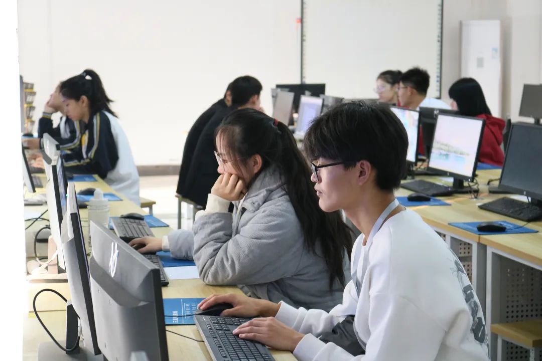 “双争”进行时丨17支代表队齐聚中捷 创新创业大赛展职教风采.jpg