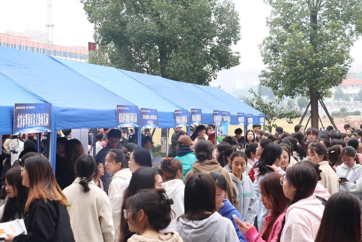 四川三河职业学院举行2024届毕业生秋季双选会2.jpeg