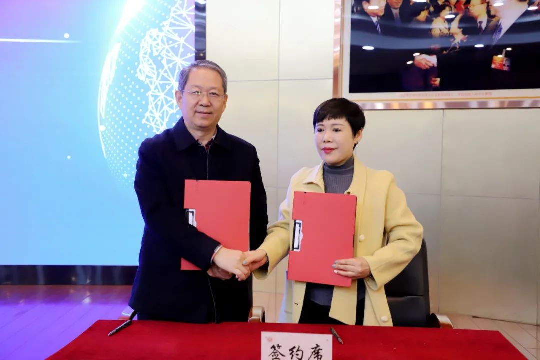 数智商科建设与产教融合发展论坛在陕西国际商贸学院成功举行14.jpg