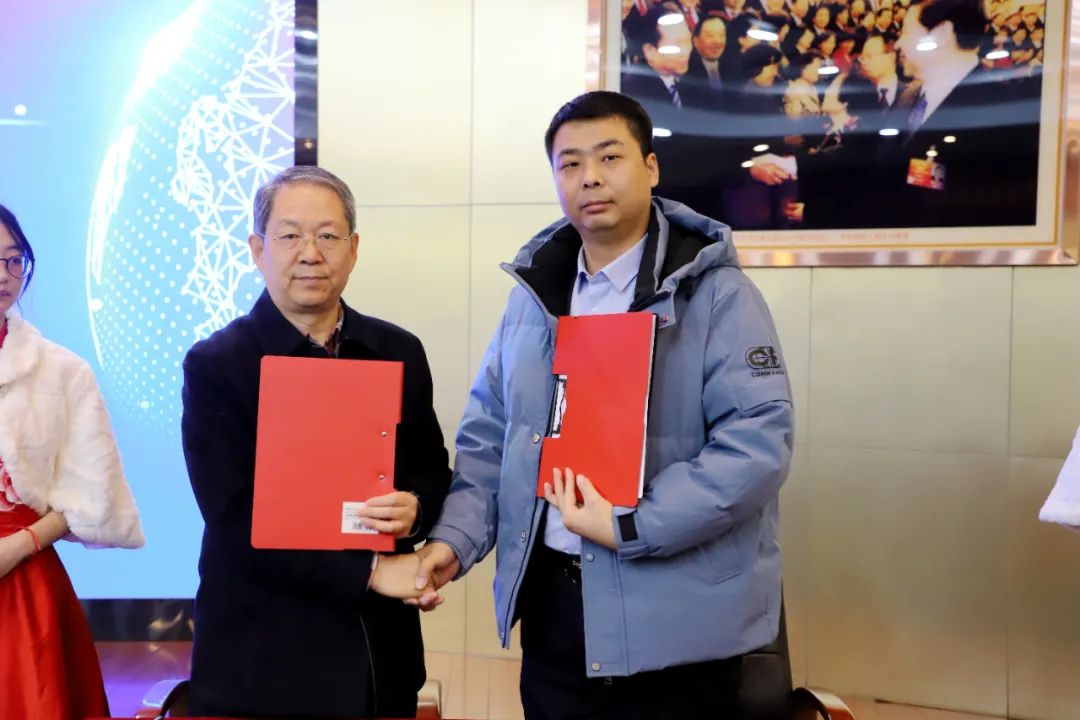 数智商科建设与产教融合发展论坛在陕西国际商贸学院成功举行6.jpg