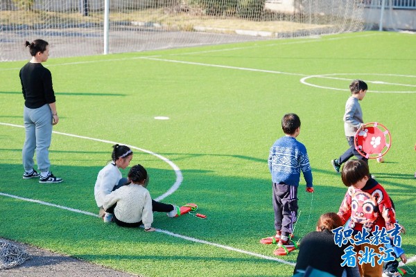 课堂上的大飞机、校门口的幼儿园——看产教融合的金华职业技术学院2.jpg