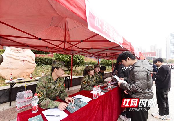 近350家企业参加，娄底职院双选会圆满举行2.jpeg