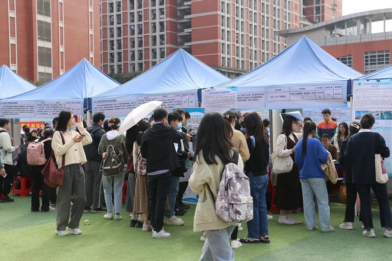 南方医科大学举行医学类专场招聘会，522家单位提供3万余岗位.jpg