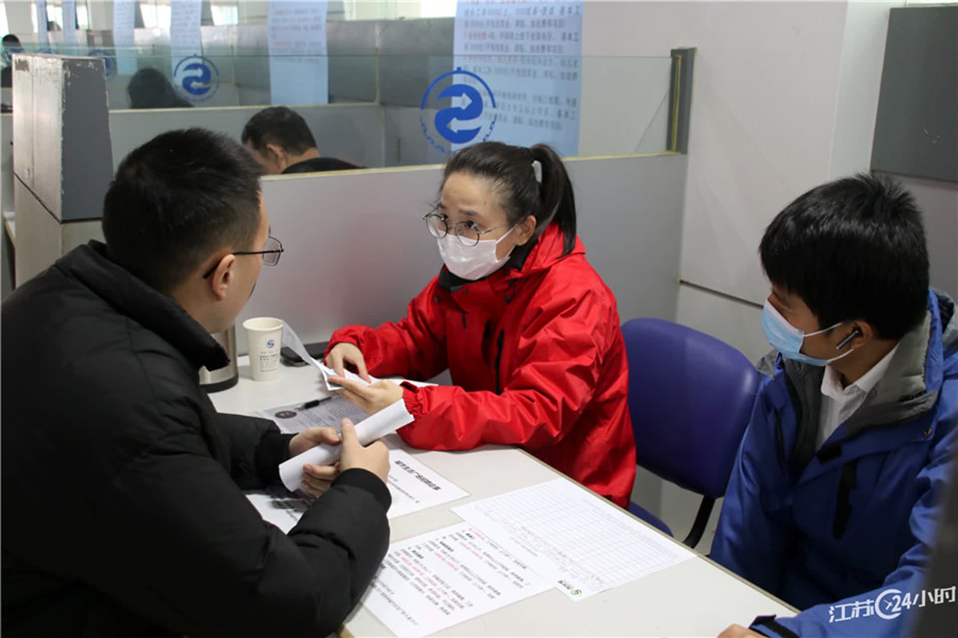 专场招聘会助力大学生就业1.jpg