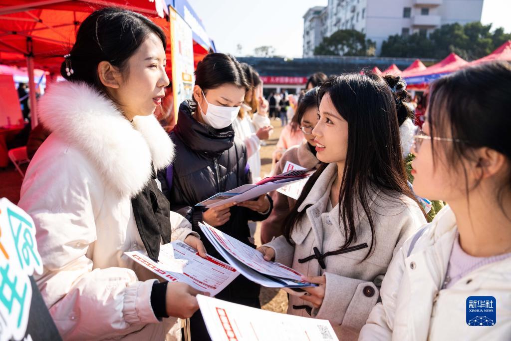 湖南举办2024届高校毕业生专场招聘会1.jpg