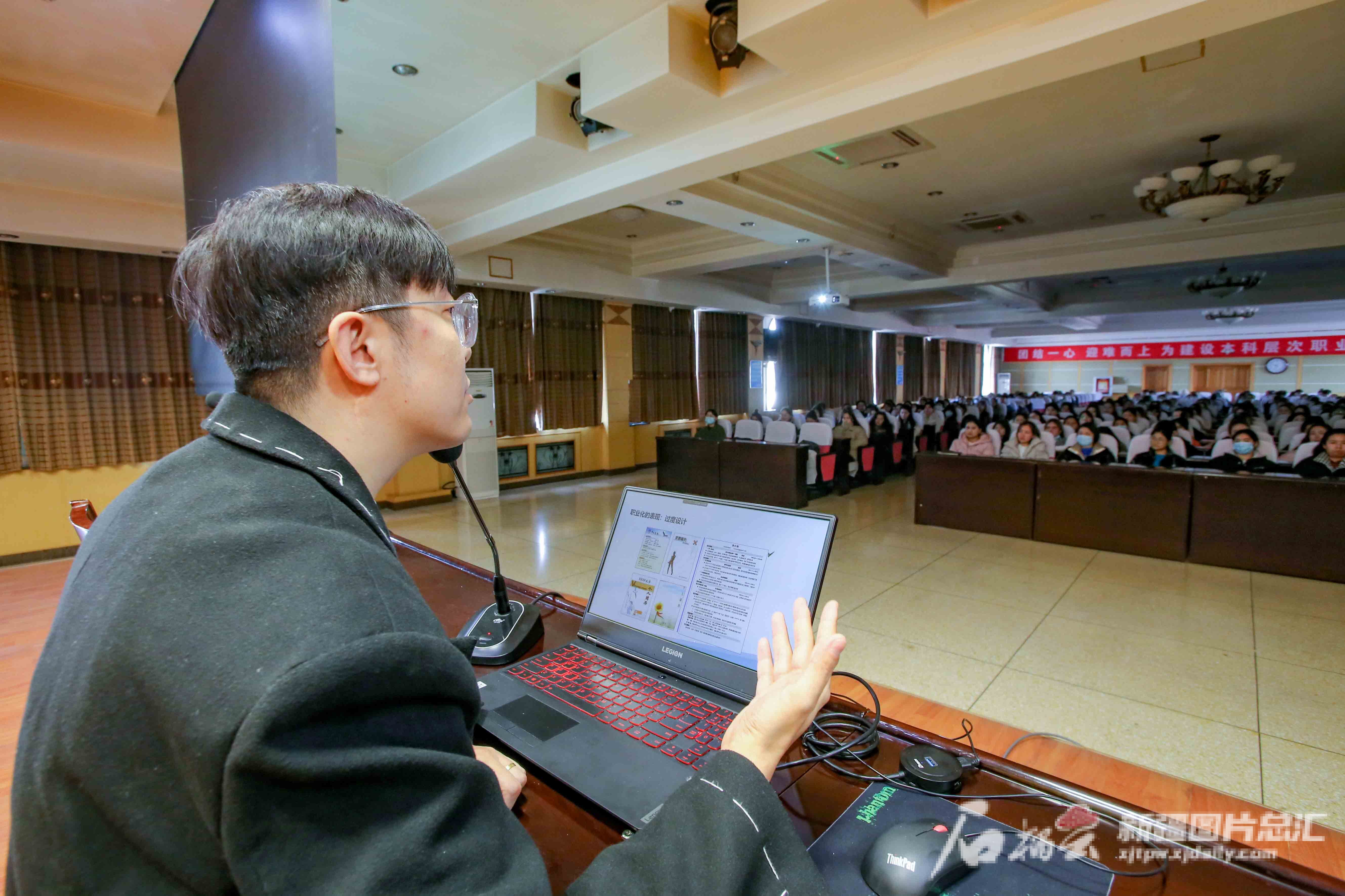 乌鲁木齐职业大学今年毕业生就业超过九成5.jpeg