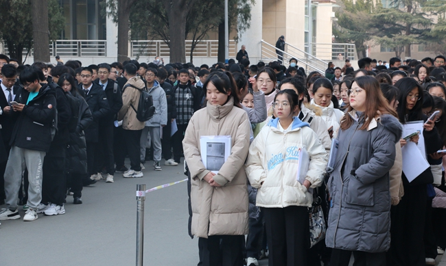中国国家铁路集团有限公司接收兰州交通大学2024届毕业生暨甘肃省交通运输类院校就业联盟校园专场招聘会举行2.jpg