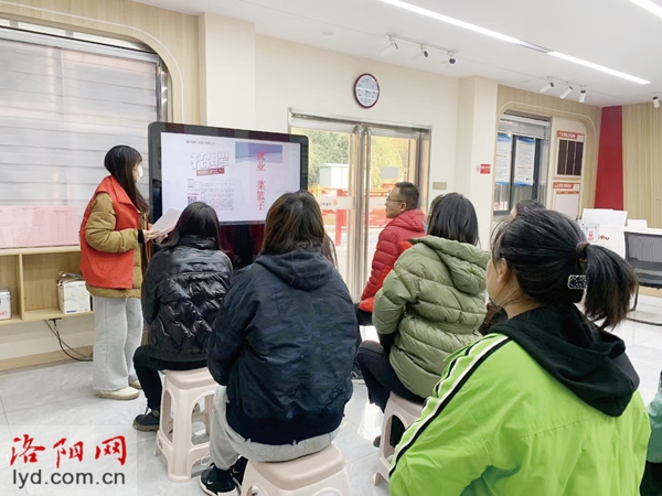 涧西区：抓好“就业菜篮子” 促进高质量充分就业1.jpg