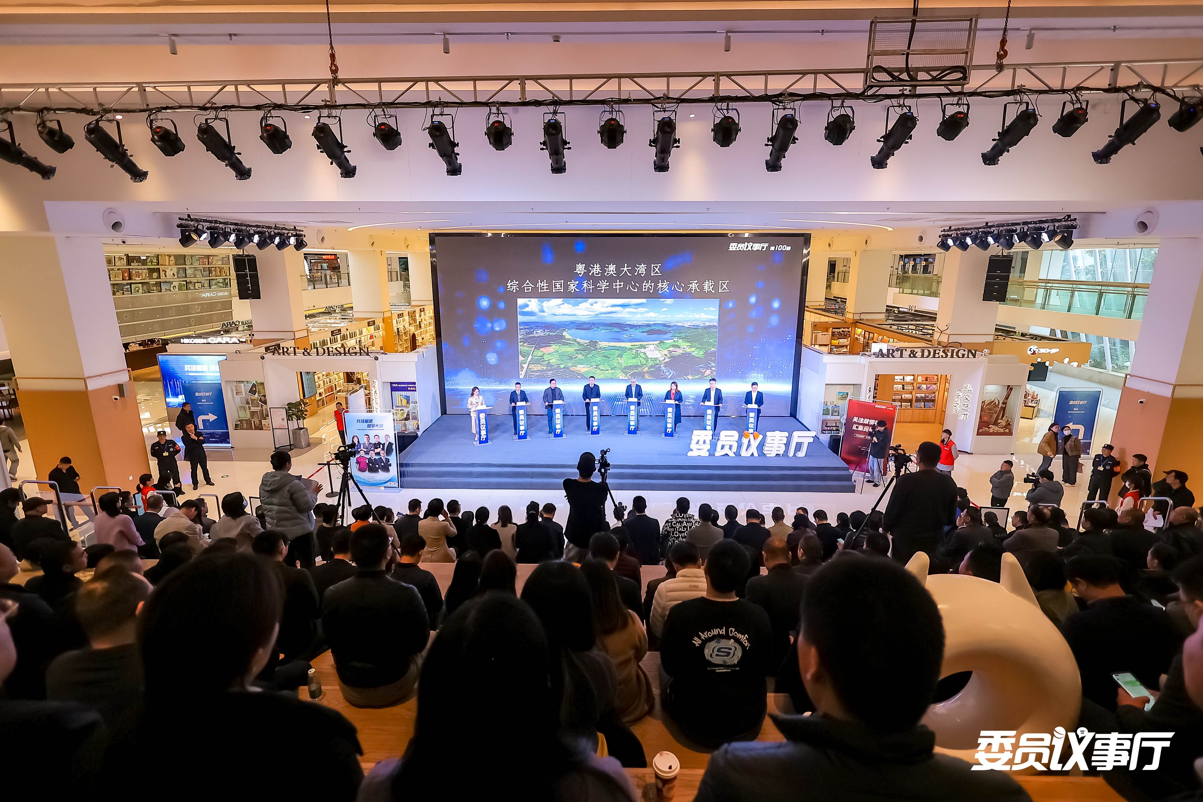 南科大深港微电子学院院长于洪宇：联合培养人才 产教融合赋能科研 (1).jpg