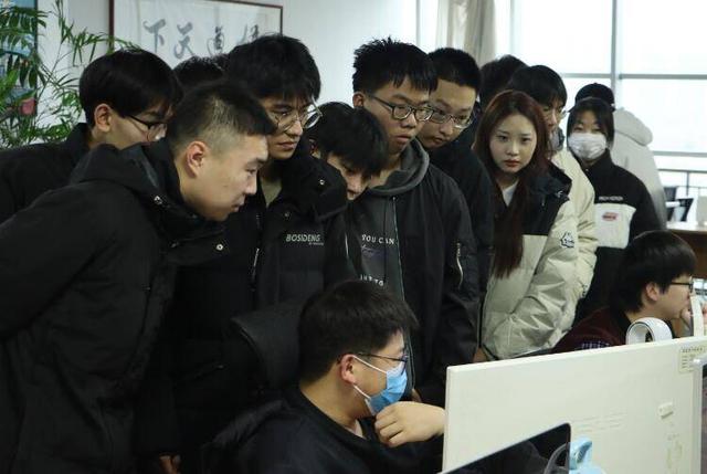 山东信息职业技术学院“就业大巴车”开进潍坊元宇宙未来创新谷、潍坊软件园1.jpeg