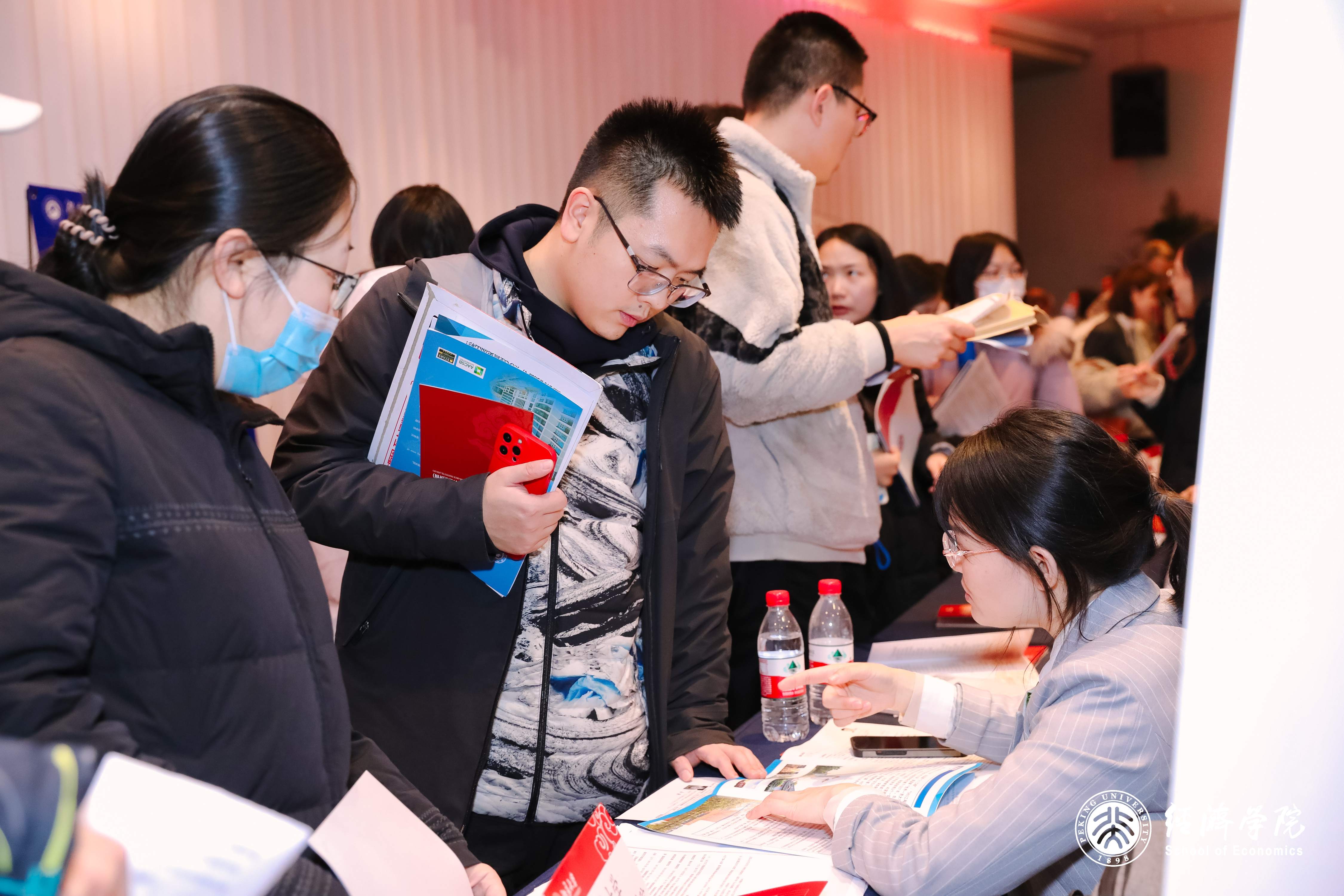中国百所经院人才招聘会现场报道12 (1).jpg