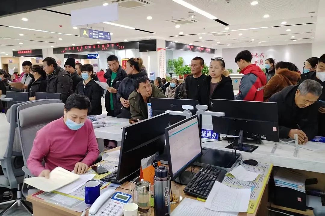 扎鲁特旗：坚持就业优先政策 推动实现高质量就业.jpg